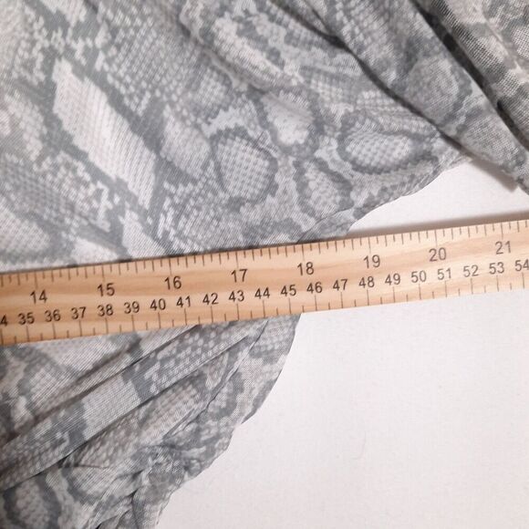 Jennifer Lopez Top SZ X-Small Gray Snakeskin Pleated Neckline Flutter Sleeve Y2K - Picture 12 of 13